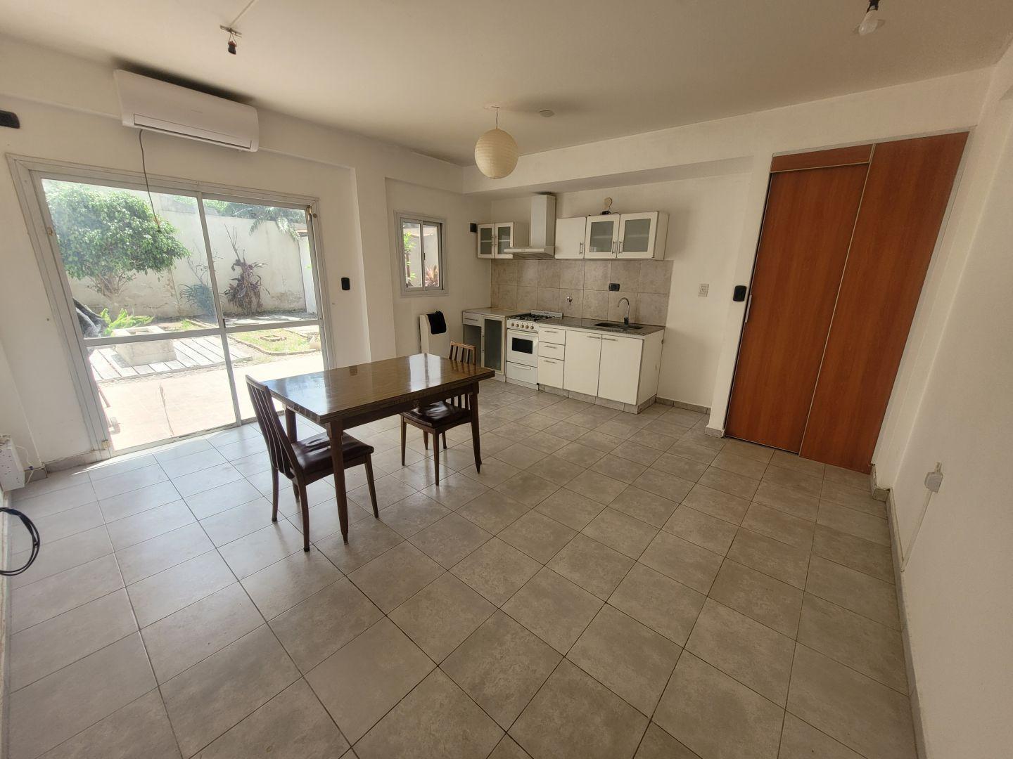 Foto de Departamento de 1 dormitorio y patio en venta, imagen 1