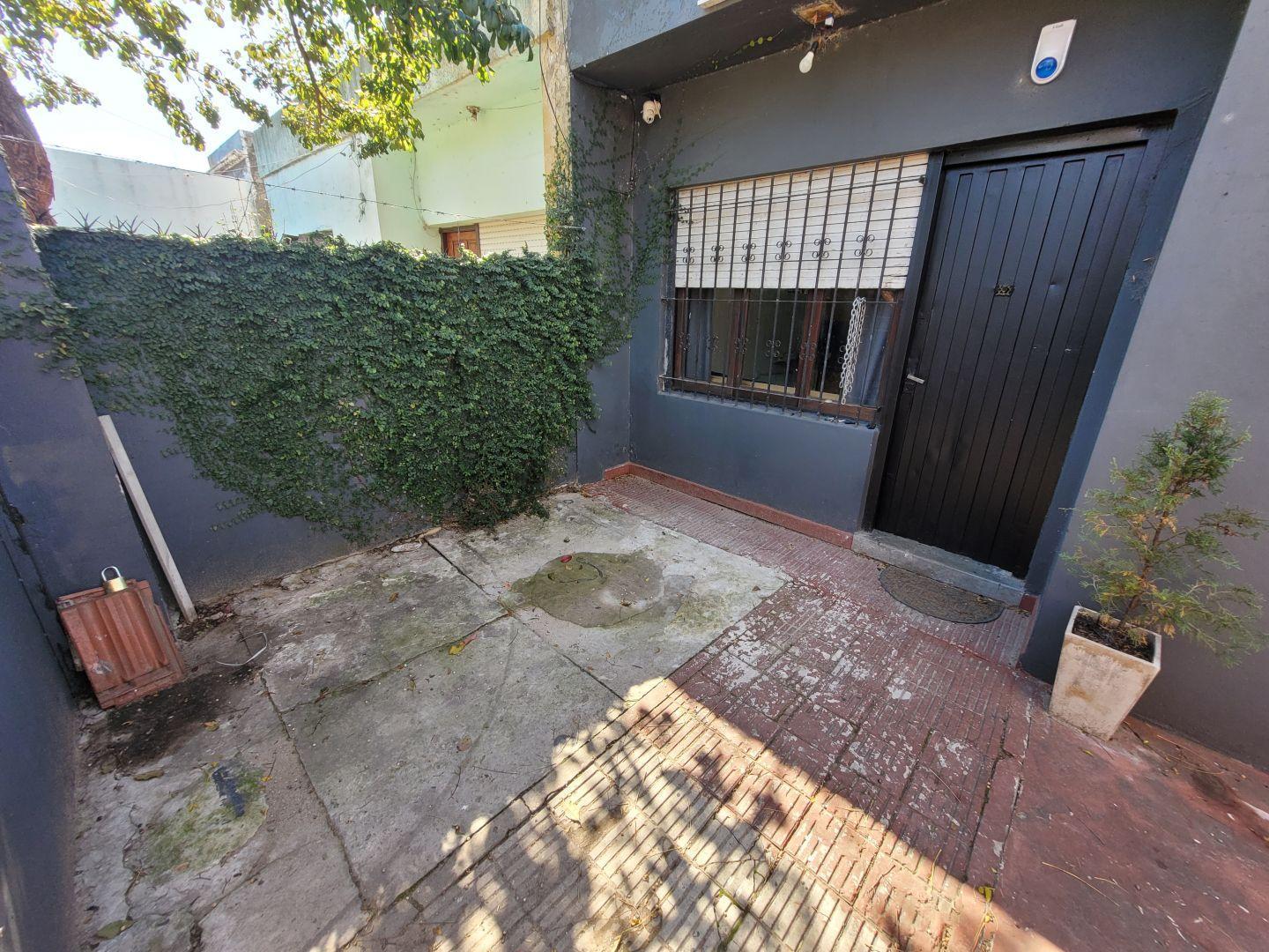 Foto de Casa en venta de 2 dormitorios, cochera y patio, imagen 1