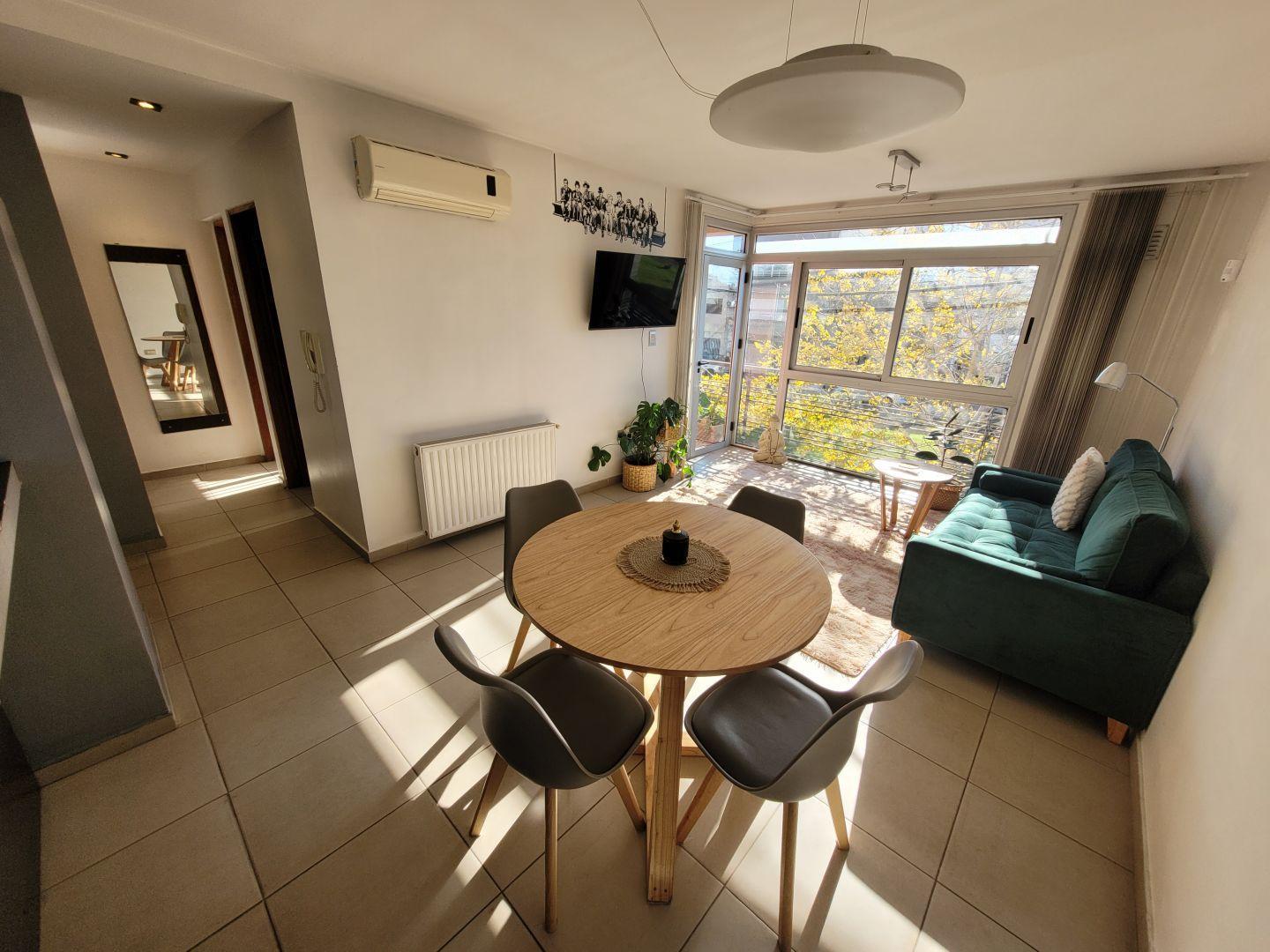 Foto de Departamento de 2 dormitorios en venta, balcon al frente., imagen 1