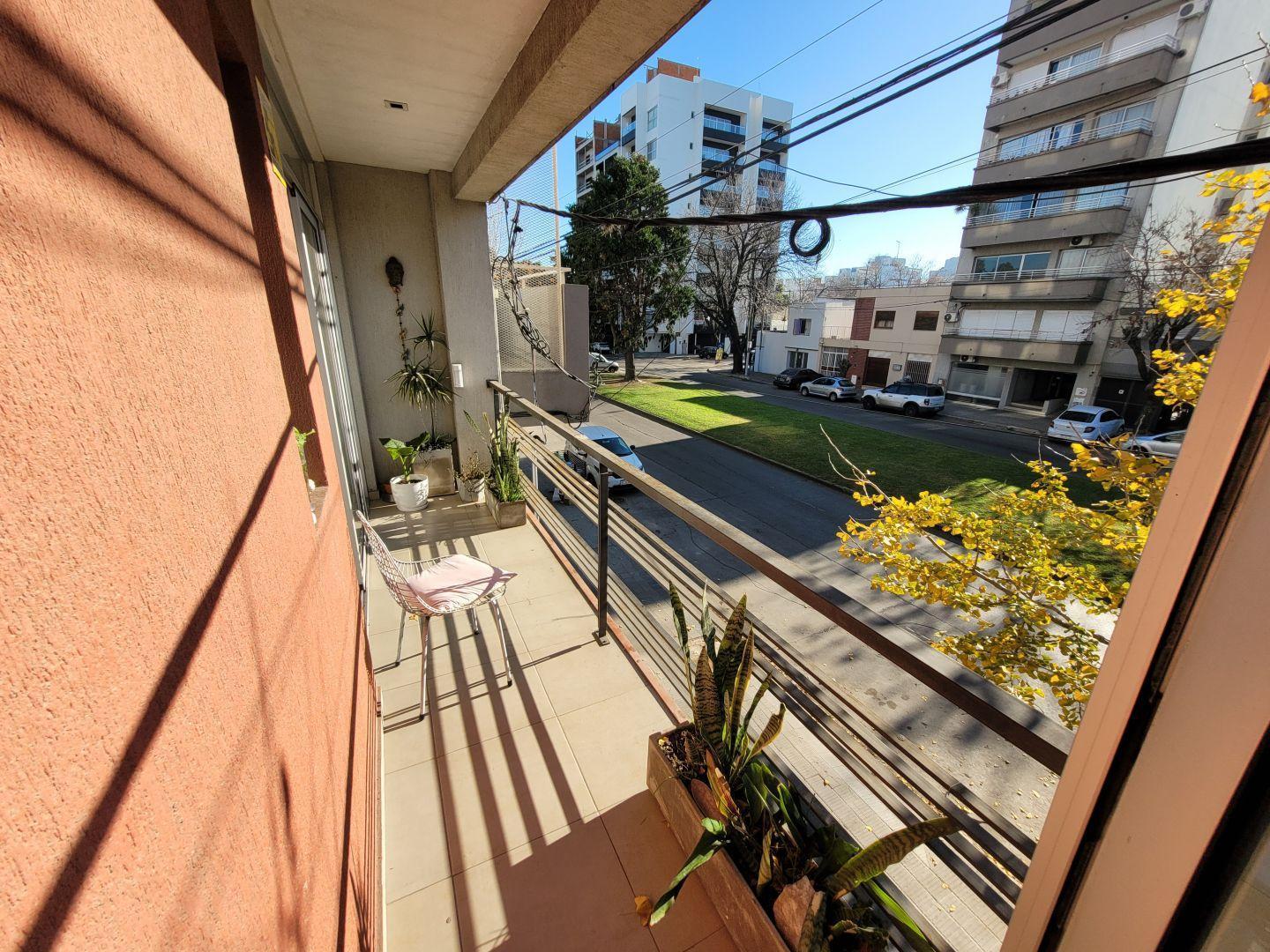 Foto de Departamento de 2 dormitorios en venta, balcon al frente., imagen 5