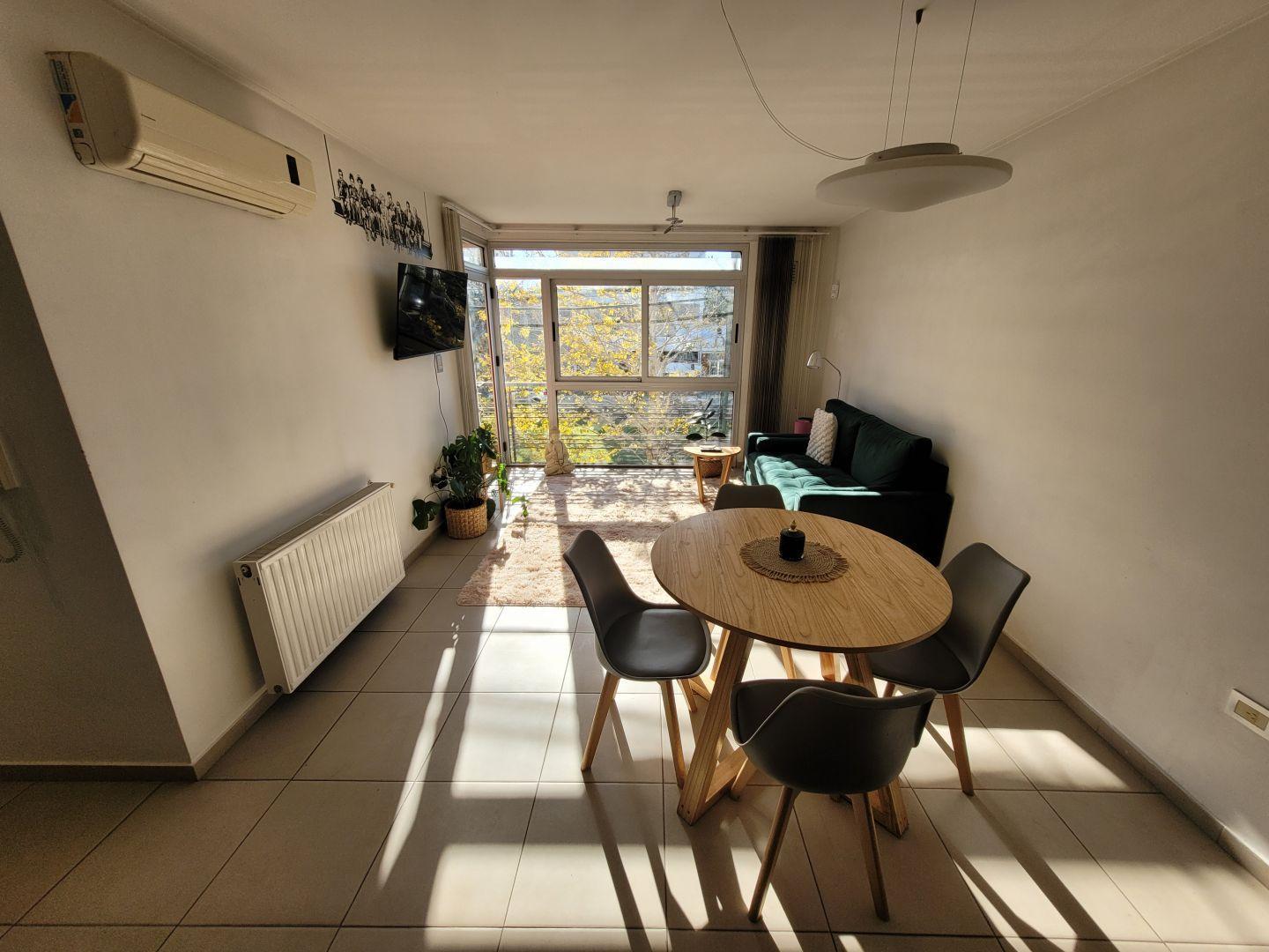 Foto de Departamento de 2 dormitorios en venta, balcon al frente., imagen 4