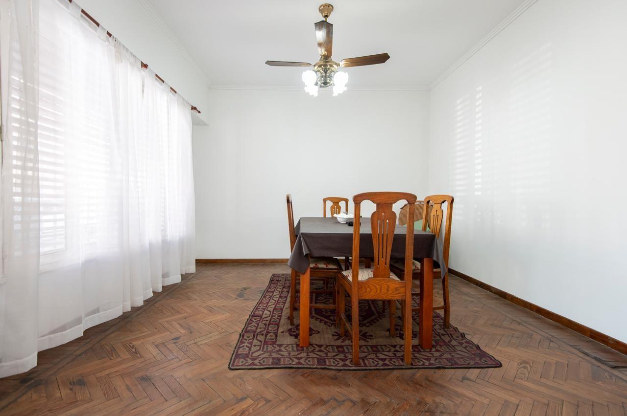 Foto de Casa 5 ambientes 1 dormitorios. | 54 al 1100, imagen 2