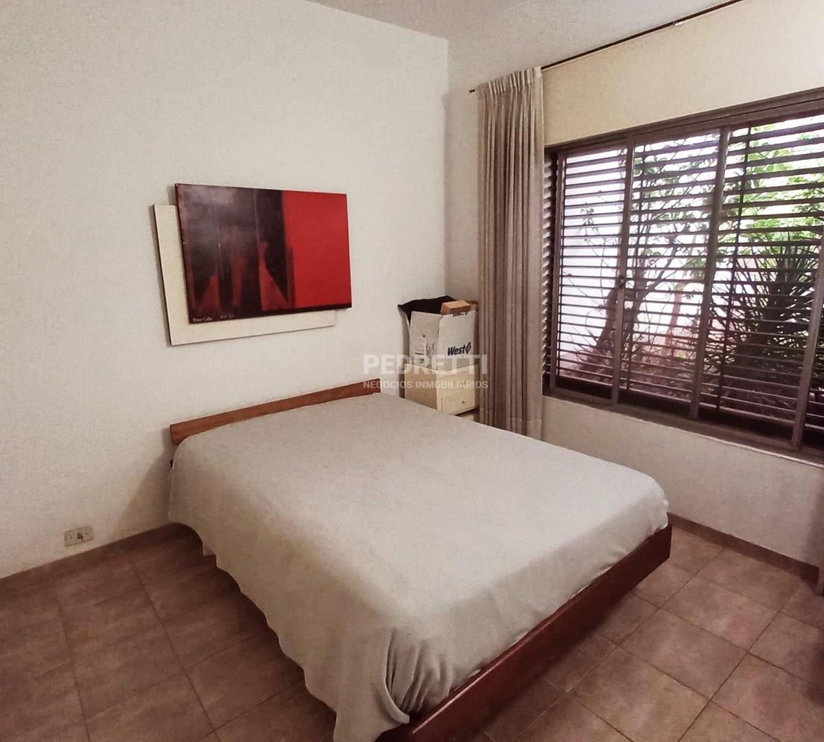 Chalet en Venta en Adrogué con Excelente Ubicación.