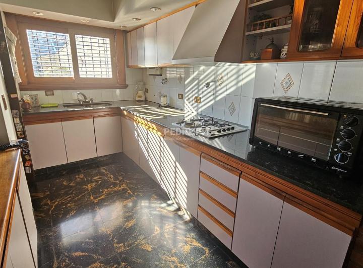 Encantadora Casa en Venta con Jardín en Vélez Sarsfield, CABA + Estudio/Consultorios con entrada ind 3