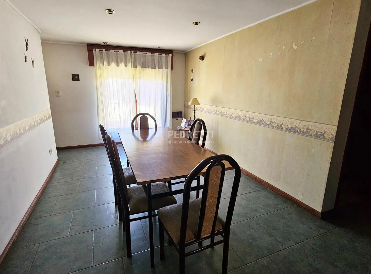 Casa en Venta de 5 ambientes con Garage, Quincho y Parque en Burzaco. ACEPTA PERMUTA 5