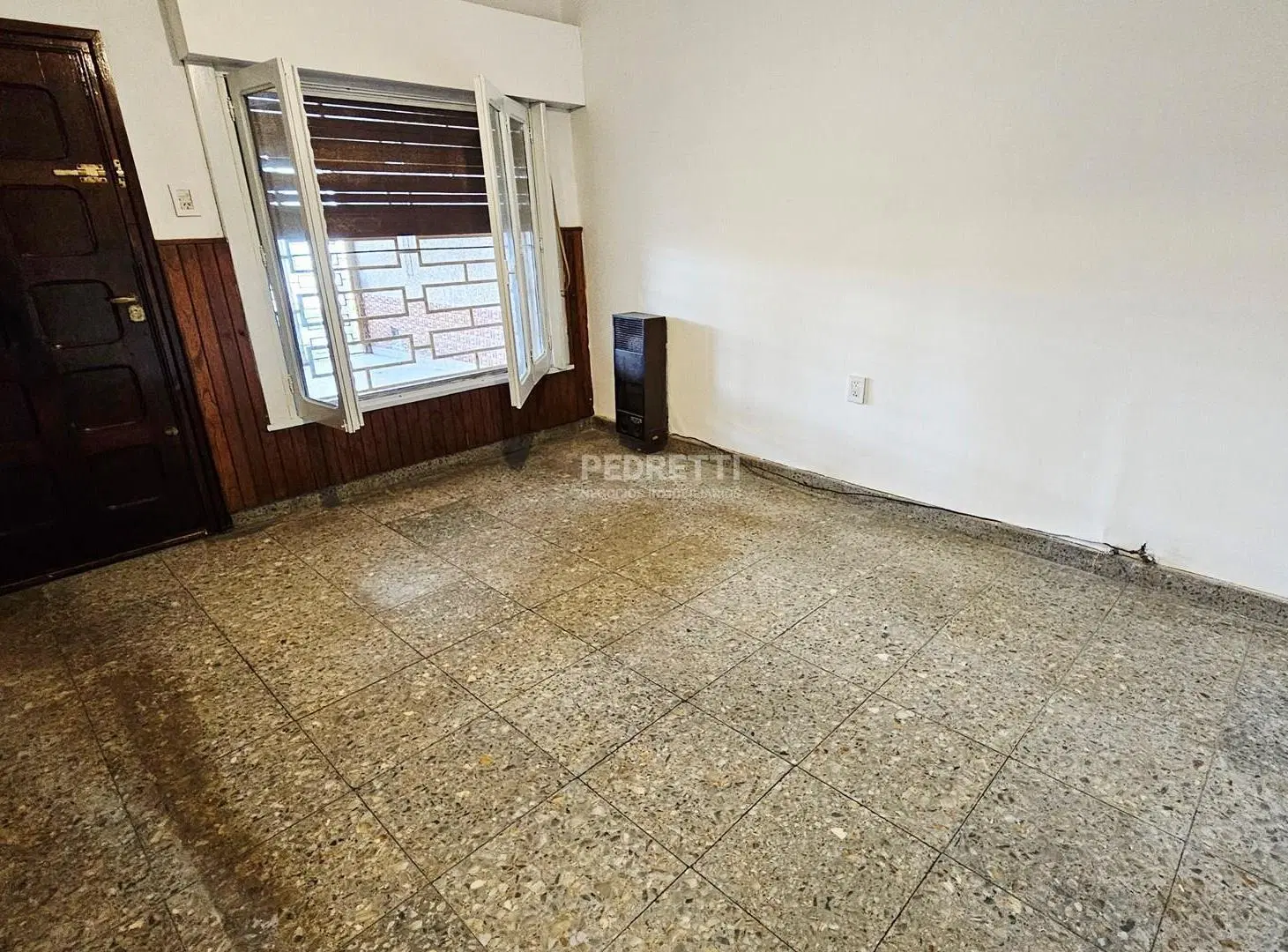 Casa en Venta con 3 Dormitorios, 2 Cocheras, Patio, Jardín, Terraza y Balcón en Lanús Oeste 5