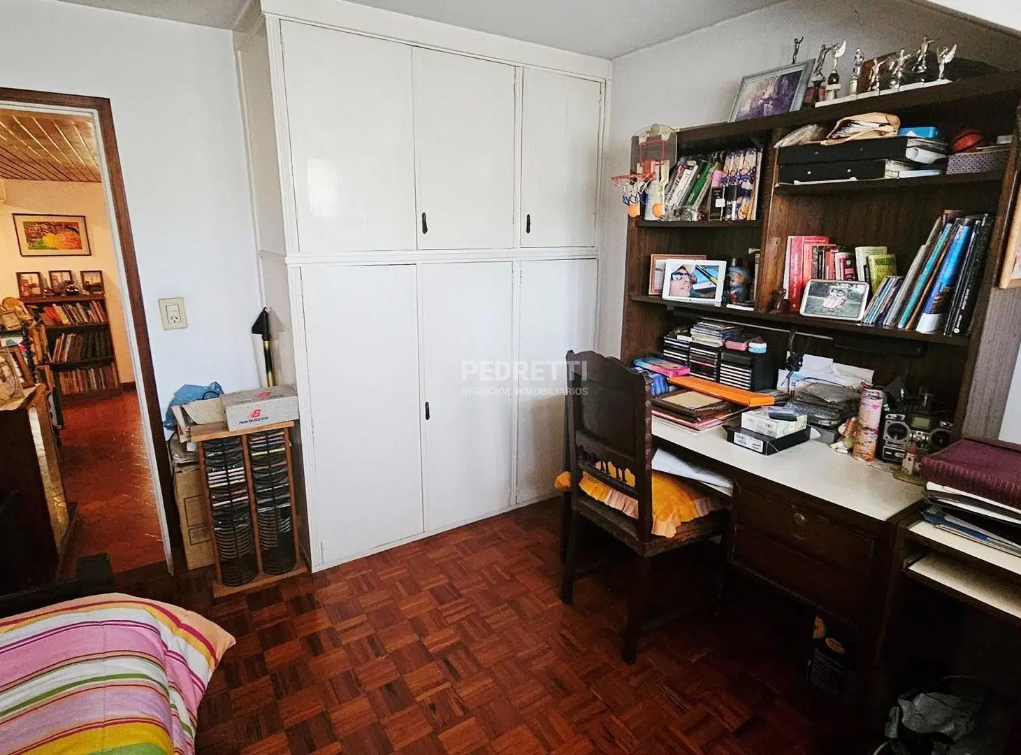 Chalet en Venta con 4 dormitorios, Jardín, Patio, Quincho y Garage Pasante 5