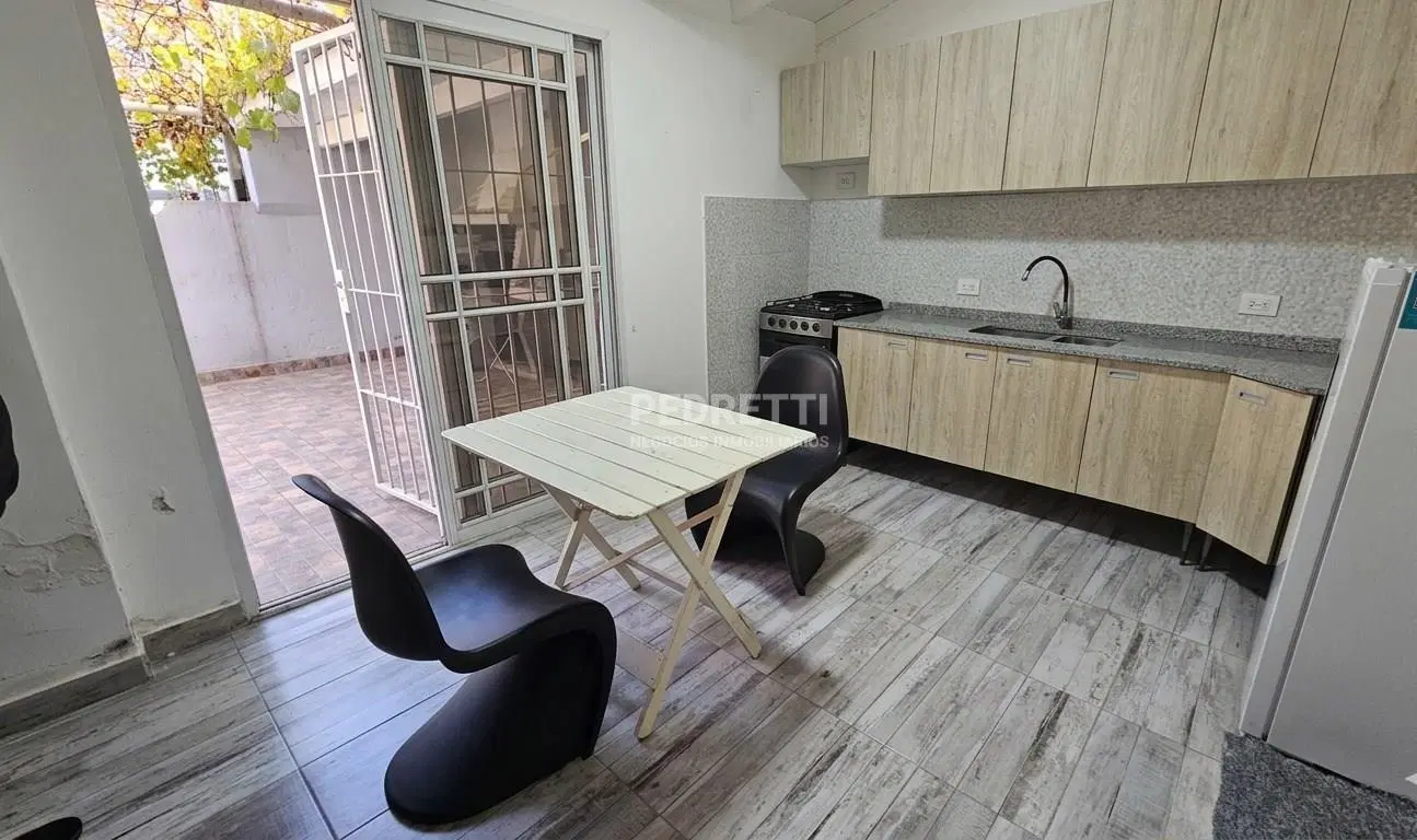 Venta de Departamento dos ambientes con patio en Remedios De Escalada 5