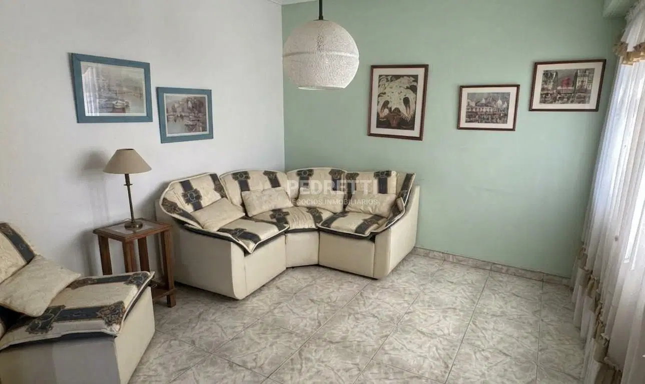 BAJÓ DE PRECIO_Muy linda Casa en Venta ubicada en Lomas de Zamora con garaje y jardín 2