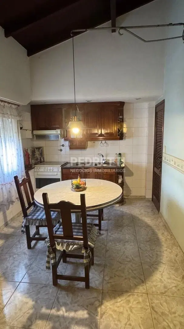 BAJÓ DE PRECIO_Muy linda Casa en Venta ubicada en Lomas de Zamora con garaje y jardín 3