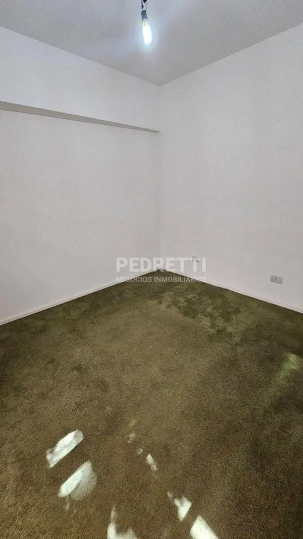 Depto en Venta de 3 Amb. con dos patios. Excelente Ubicación!! 3