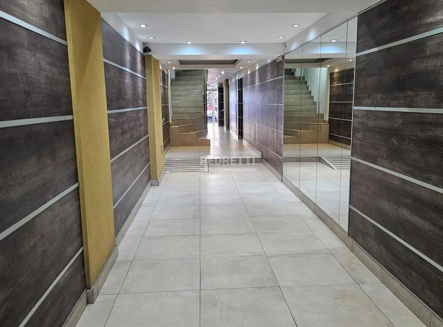 Depto en Venta de 3 Amb. con dos patios. Excelente Ubicación!! 2