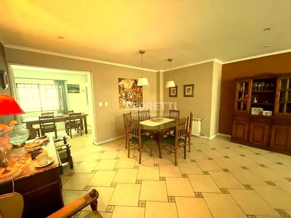 Preciosa Casa en Venta con Oficinas Independientes | Centro de Cañuelas | Posib. de Permuta x Motorh 2