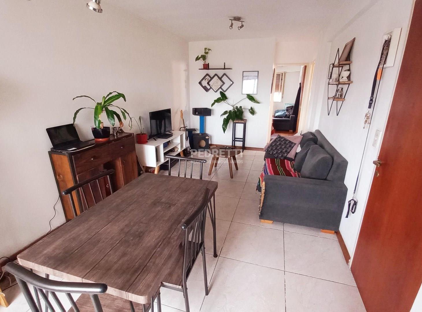 Foto de Hermoso Depto 2 Ambientes al frente c/balcón y cochera en Témperley, imagen 1