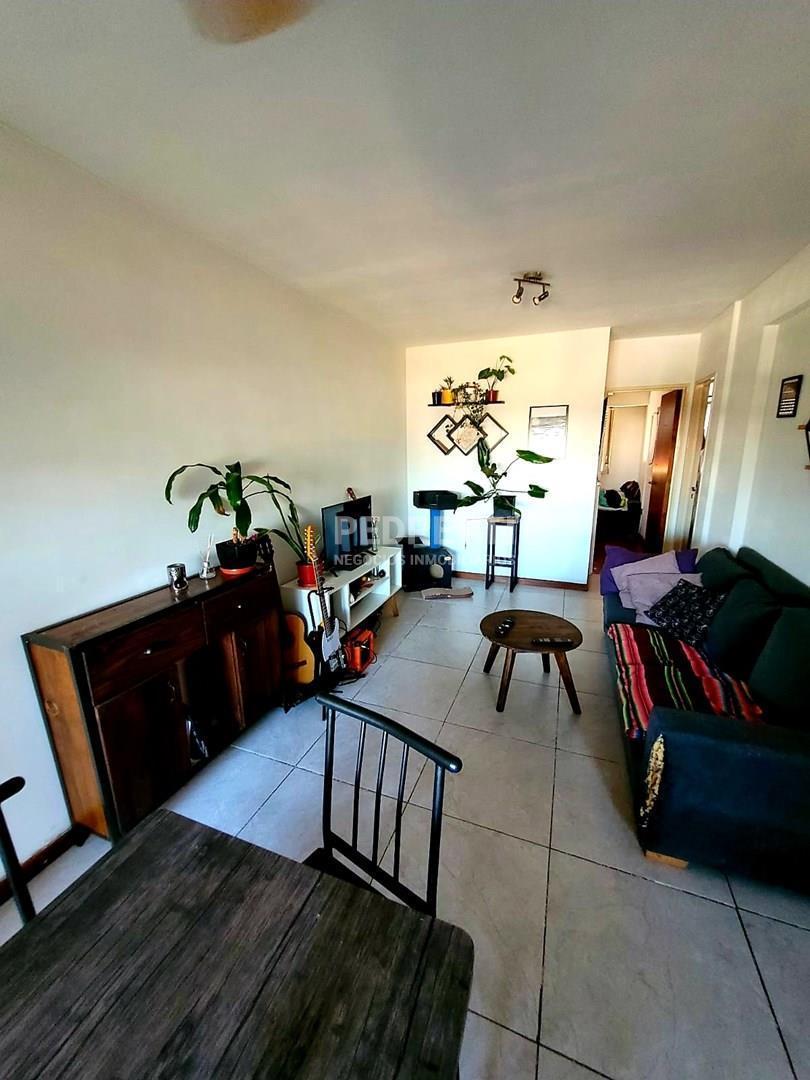 Foto de APTO CRÉDITO. Hermoso Depto 2 Ambientes al frente c/balcón y cochera en, imagen 1