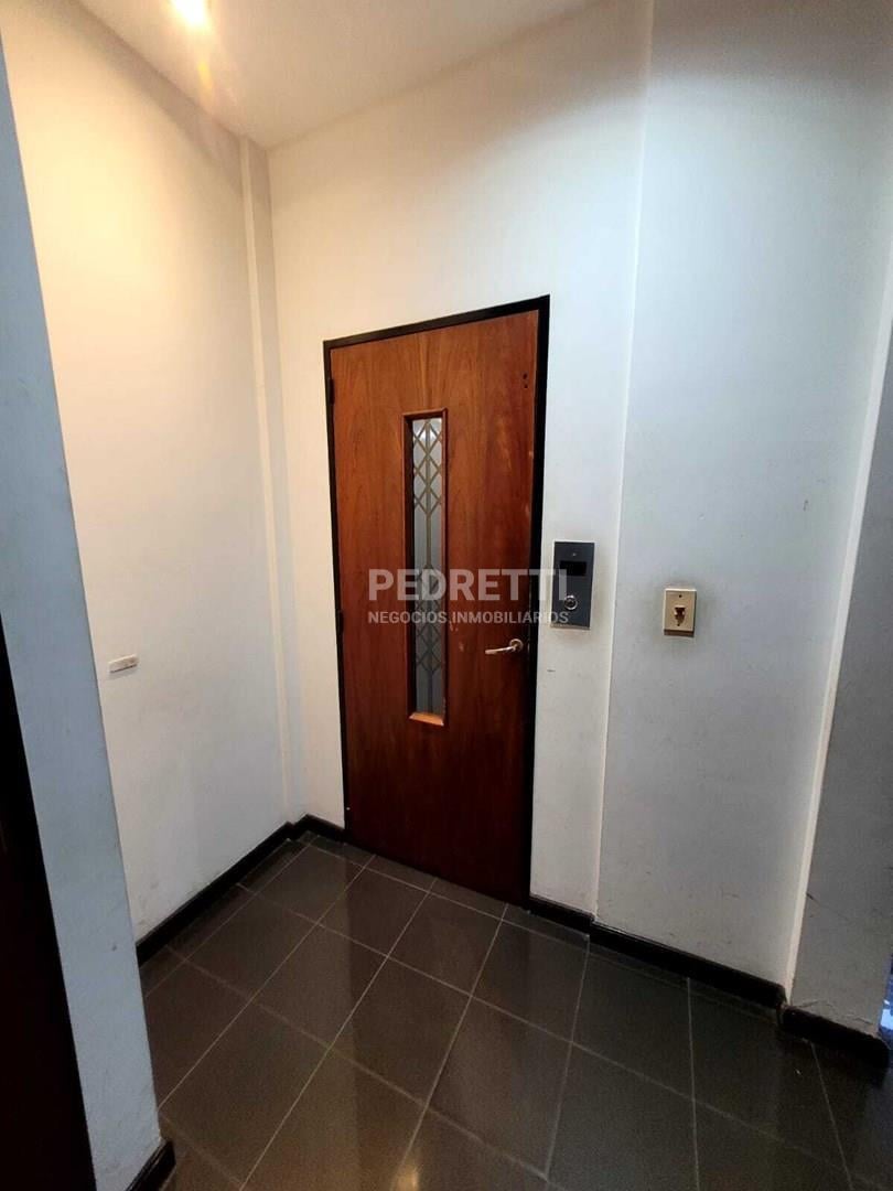 Foto de APTO CRÉDITO. Hermoso Depto 2 Ambientes al frente c/balcón y cochera en, imagen 4