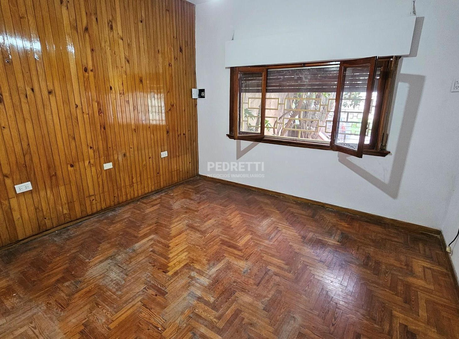 Foto de Casa en Venta con 3 Dormitorios, 2 Cocheras, Patio, Jardín, Terraza y, imagen 3