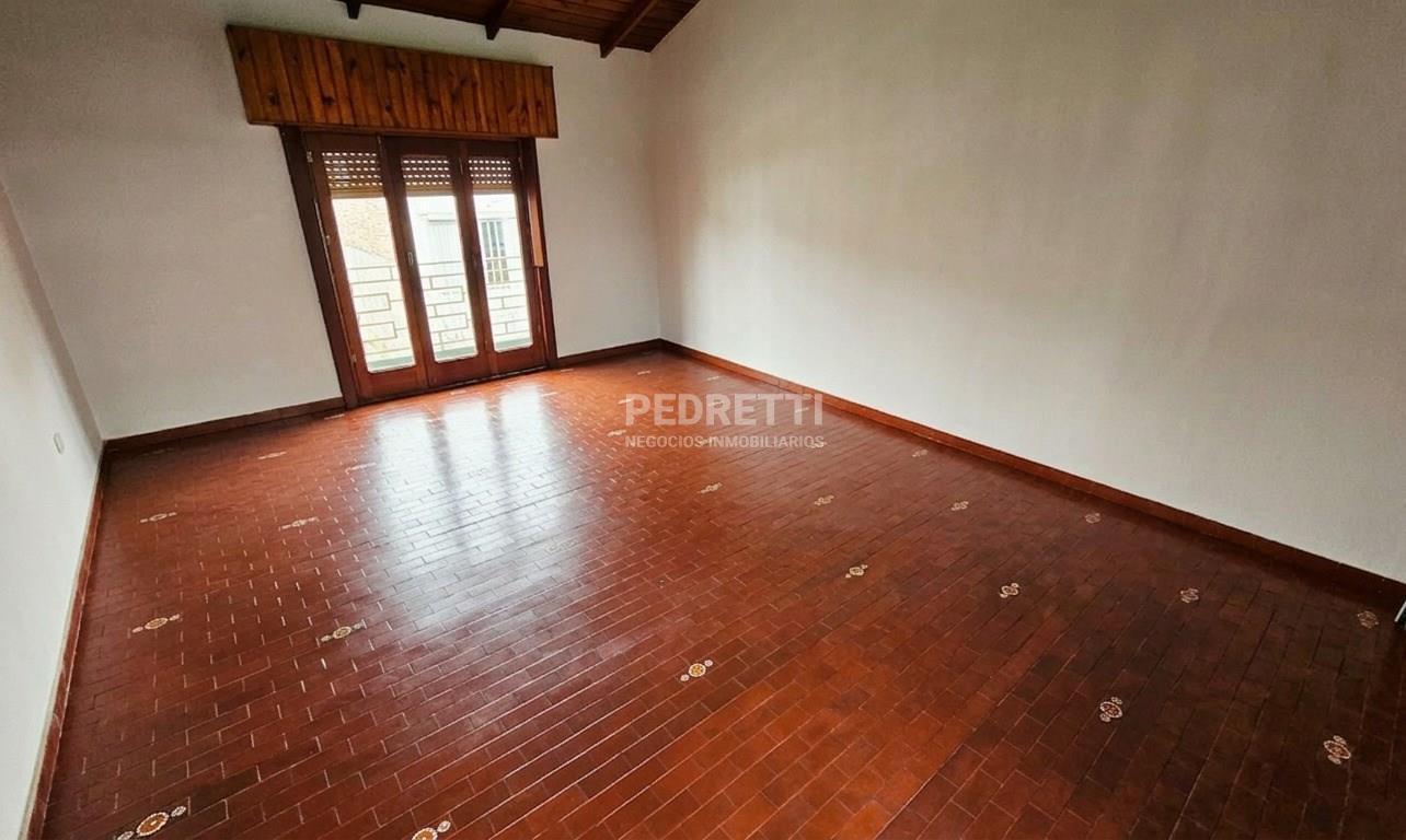 Foto de Casa en Venta con 3 Dormitorios, 2 Cocheras, Patio, Jardín, Terraza y, imagen 5