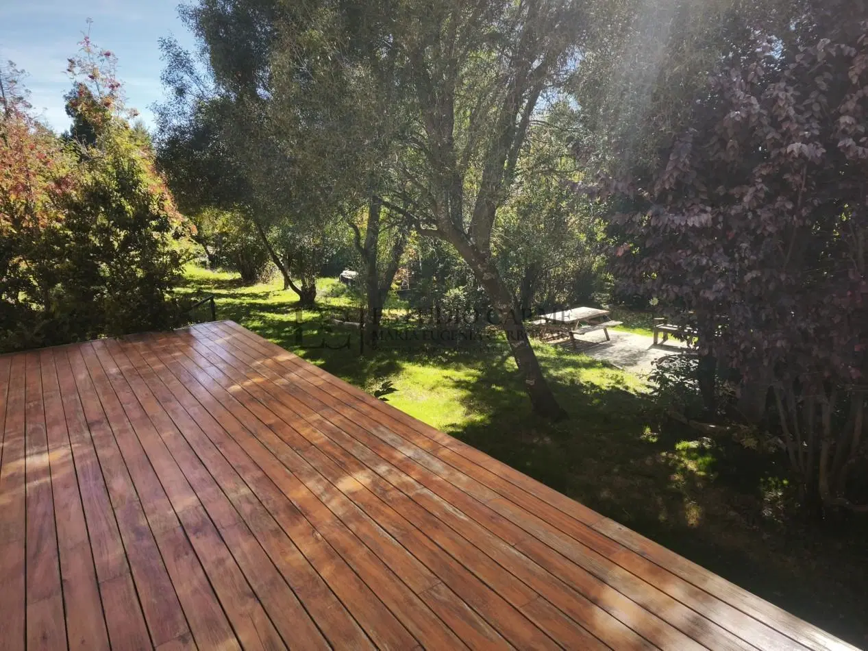 Casa 6 ambientes con vista al lago amplio jardin con riego quincho deck  venta en Bariloche 4