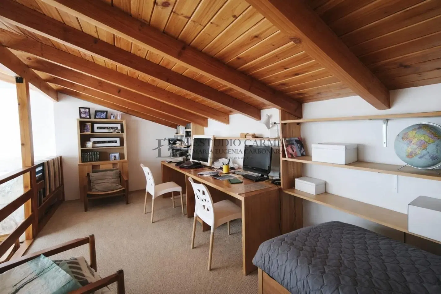 Casa 6 ambientes con vista al lago amplio jardin con riego quincho deck  venta en Bariloche 3