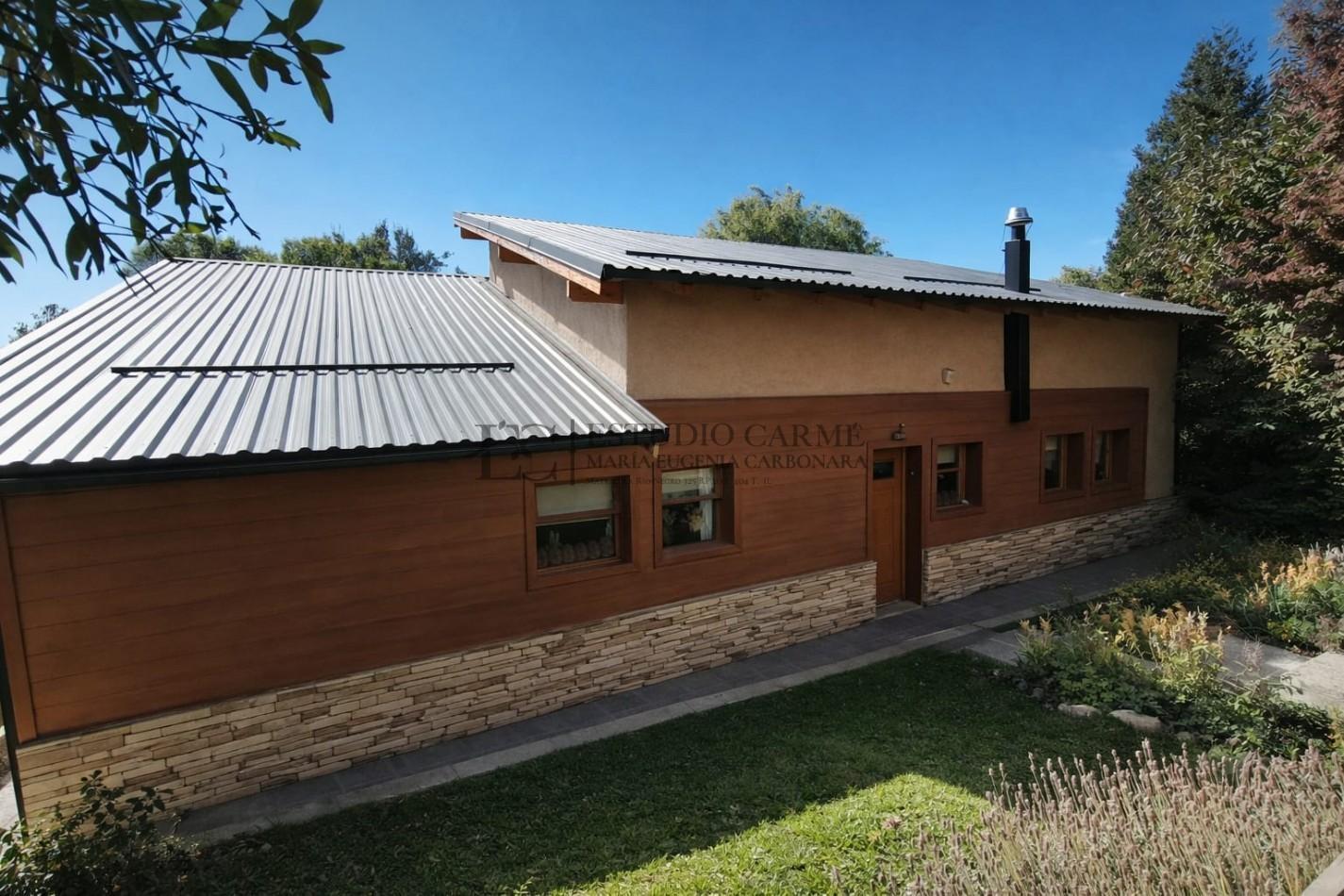 Casa 6 ambientes con vista al lago amplio jardin con riego quincho deck  venta en Bariloche