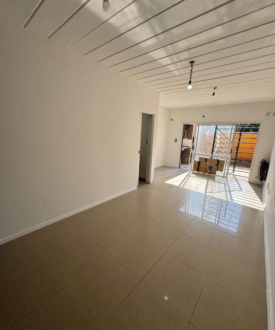 Foto de Excelente Duplex 3 Ambientes en ALQUILER - Monte Grande, imagen 2