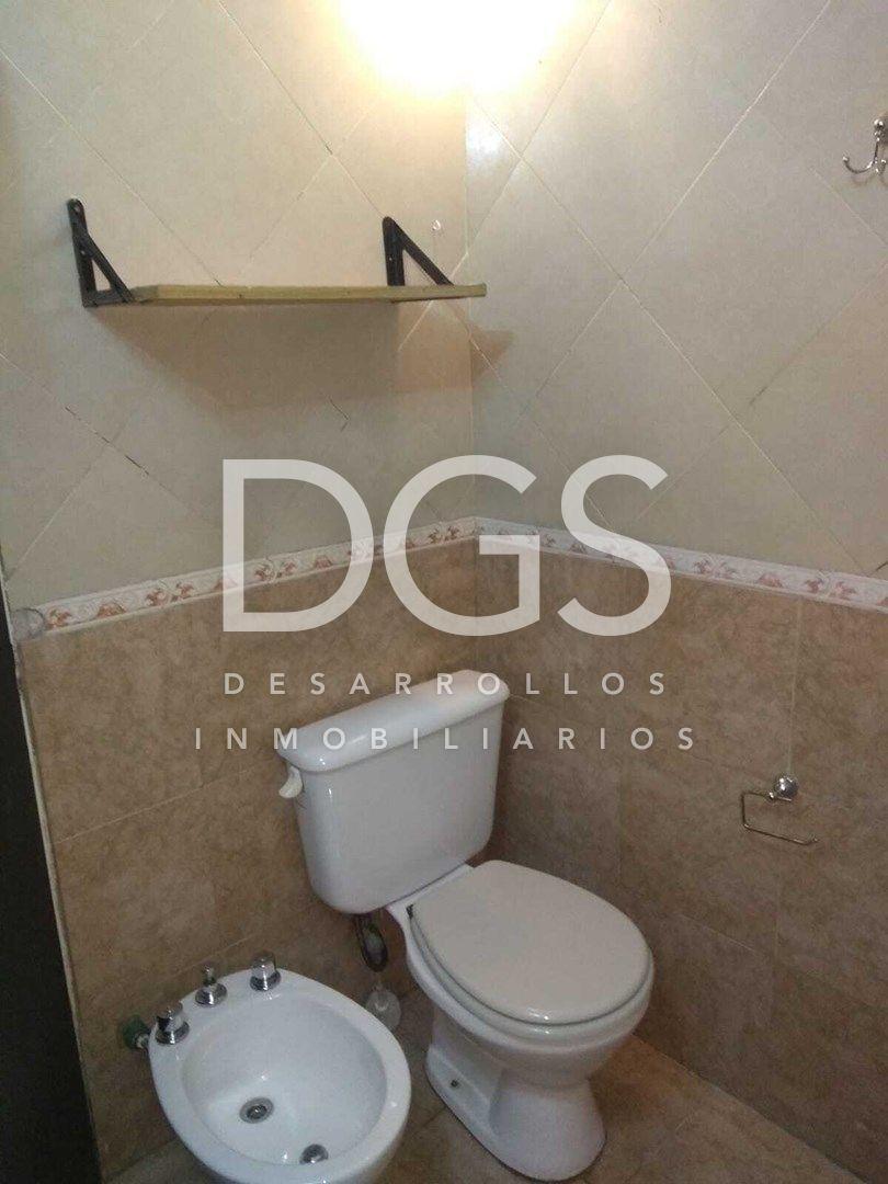 Casa (2 Familias) en Venta en Lomas de Zamora, G. B. a. Zona Sur, Argentina 4