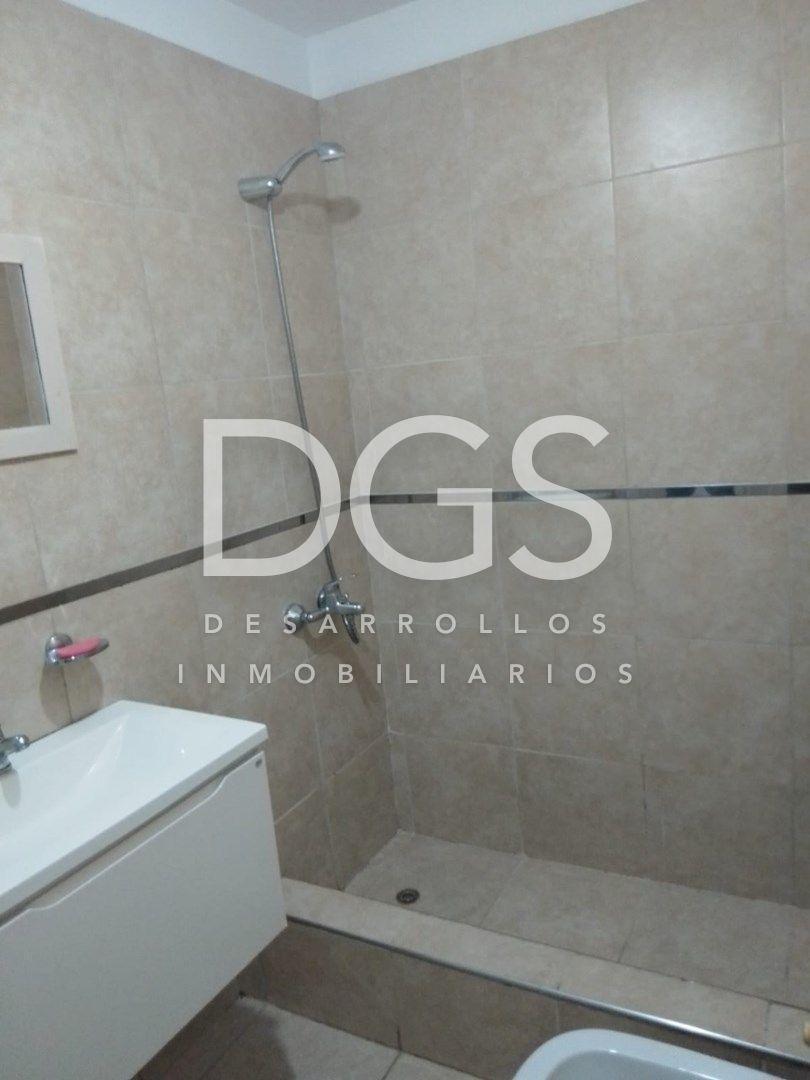 Casa (2 Familias) en Venta en Lomas de Zamora, G. B. a. Zona Sur, Argentina 5