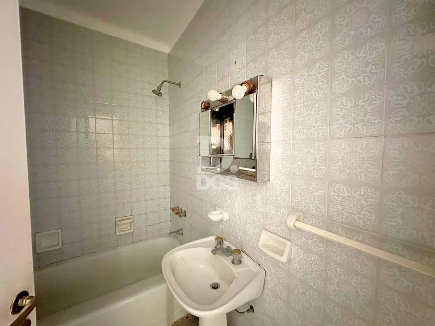 Casa 3 ambientes con patio y cochera en venta en Lomas de Zamora 4