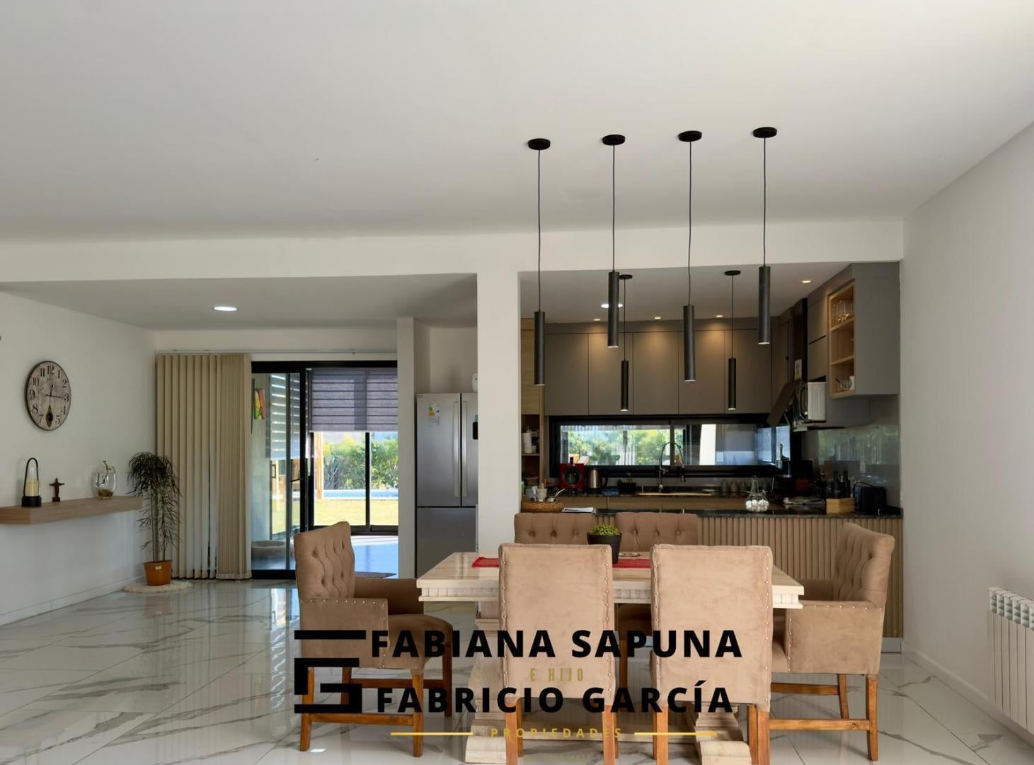 VENTA CASA 4 AMBIENTES - SANTO DOMINGO