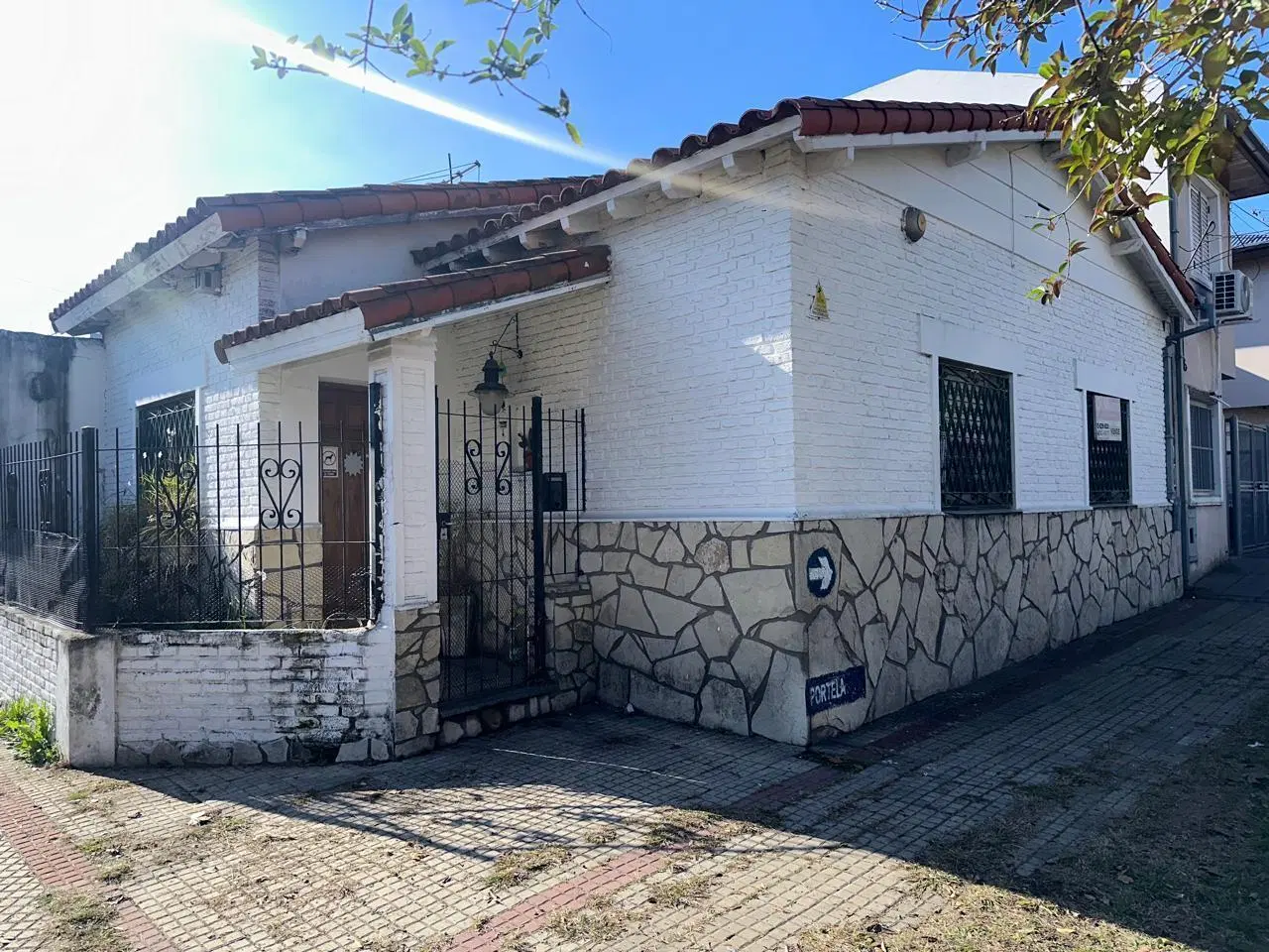 Chalet en Venta en Lomas de Zamora.- 2