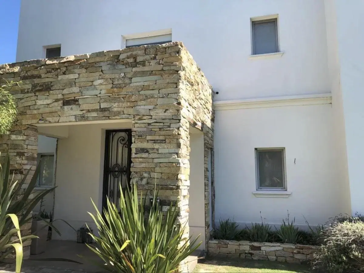 CASA EN VENTA EN EL CENTAURO!! CANNING 2