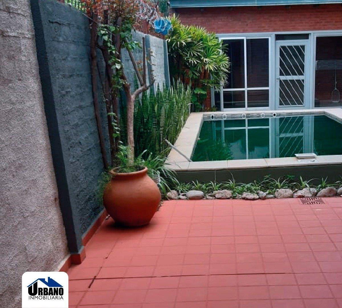 Casa en Av Moreno 2755 1