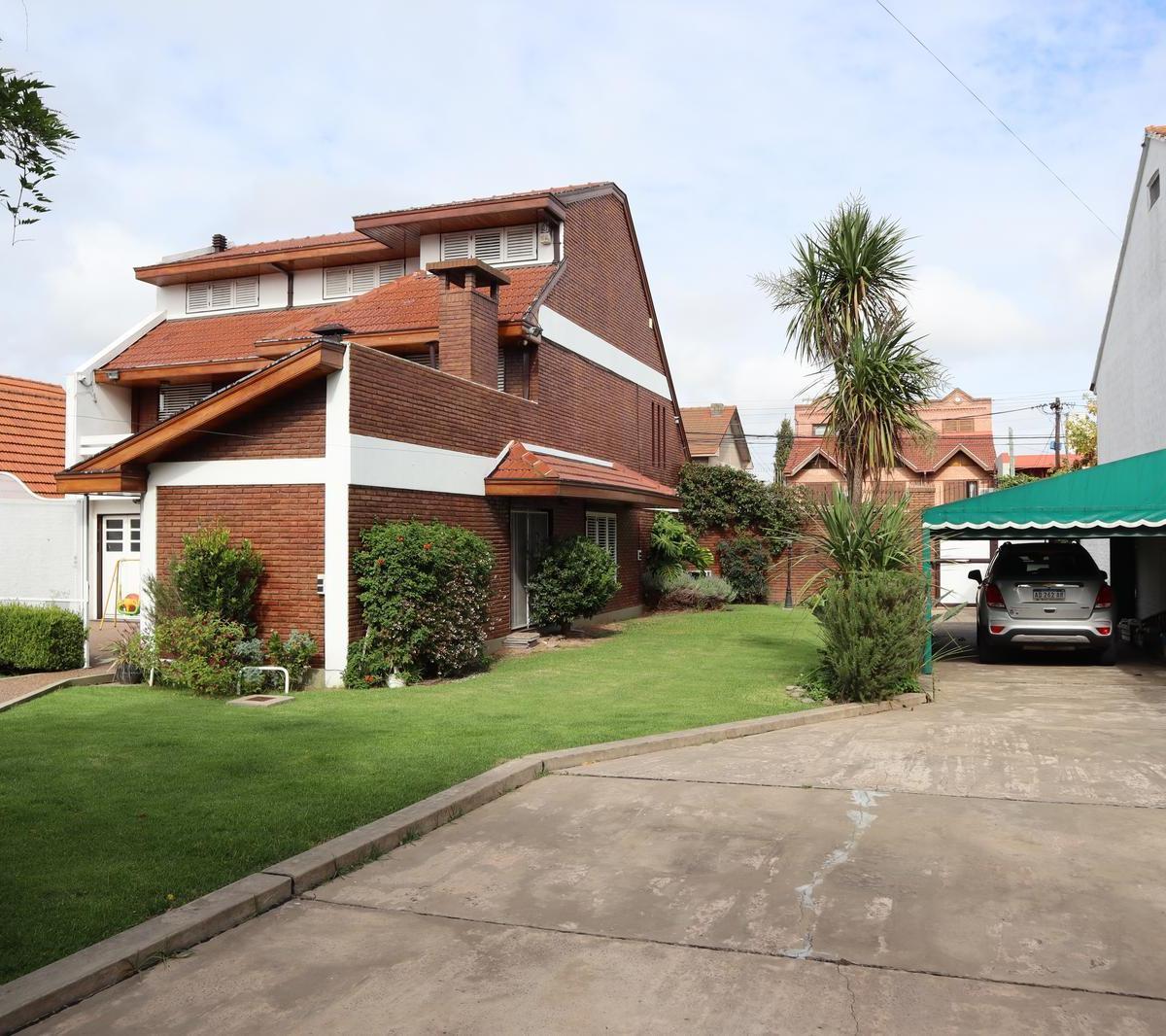 Venta Casa Sobre Dos Lotes 3 Dorm. Pileta Quincho 4