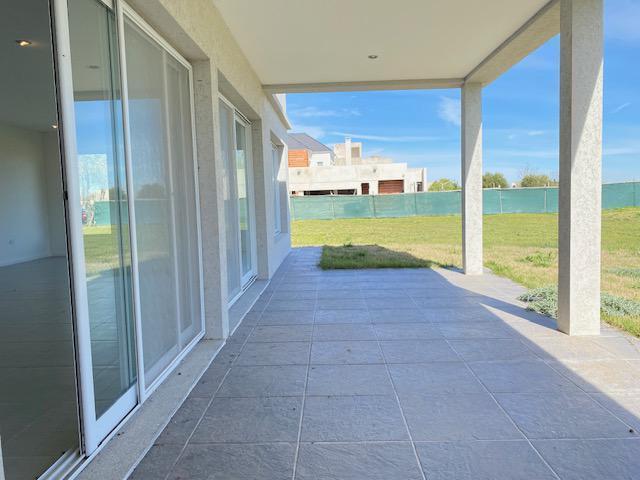 Casa en  barrio cerrado Haras del Sur 3 4