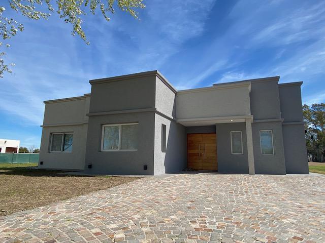 Casa en  barrio cerrado Haras del Sur 3 1