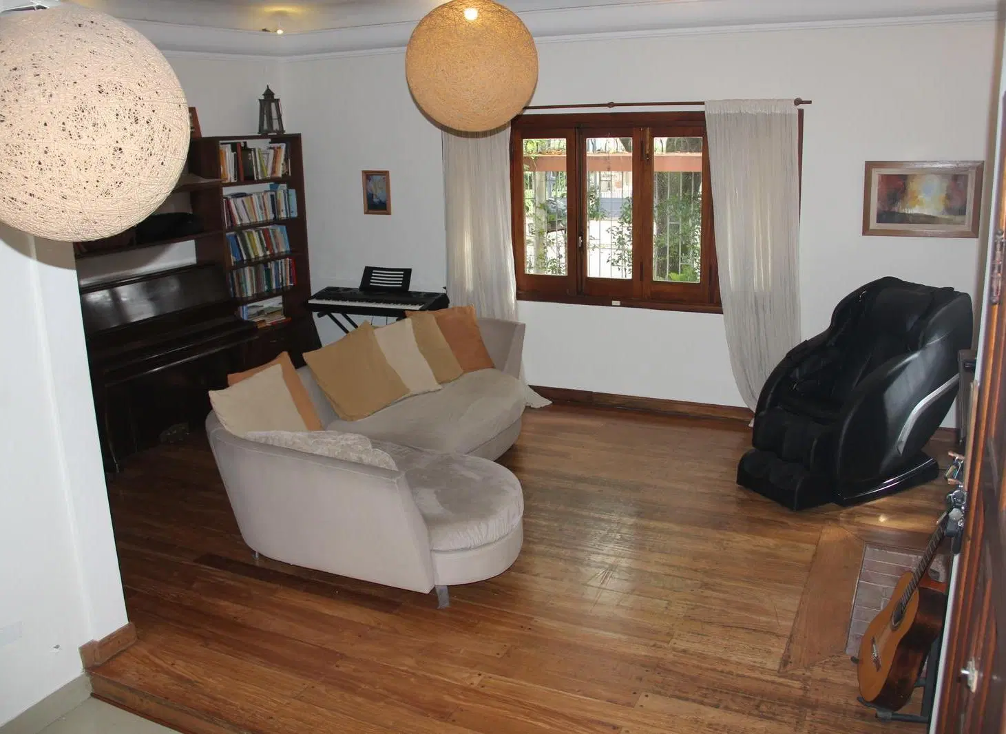 Casa 5 ambientes en venta en Quilmes con Pileta y Quincho 4