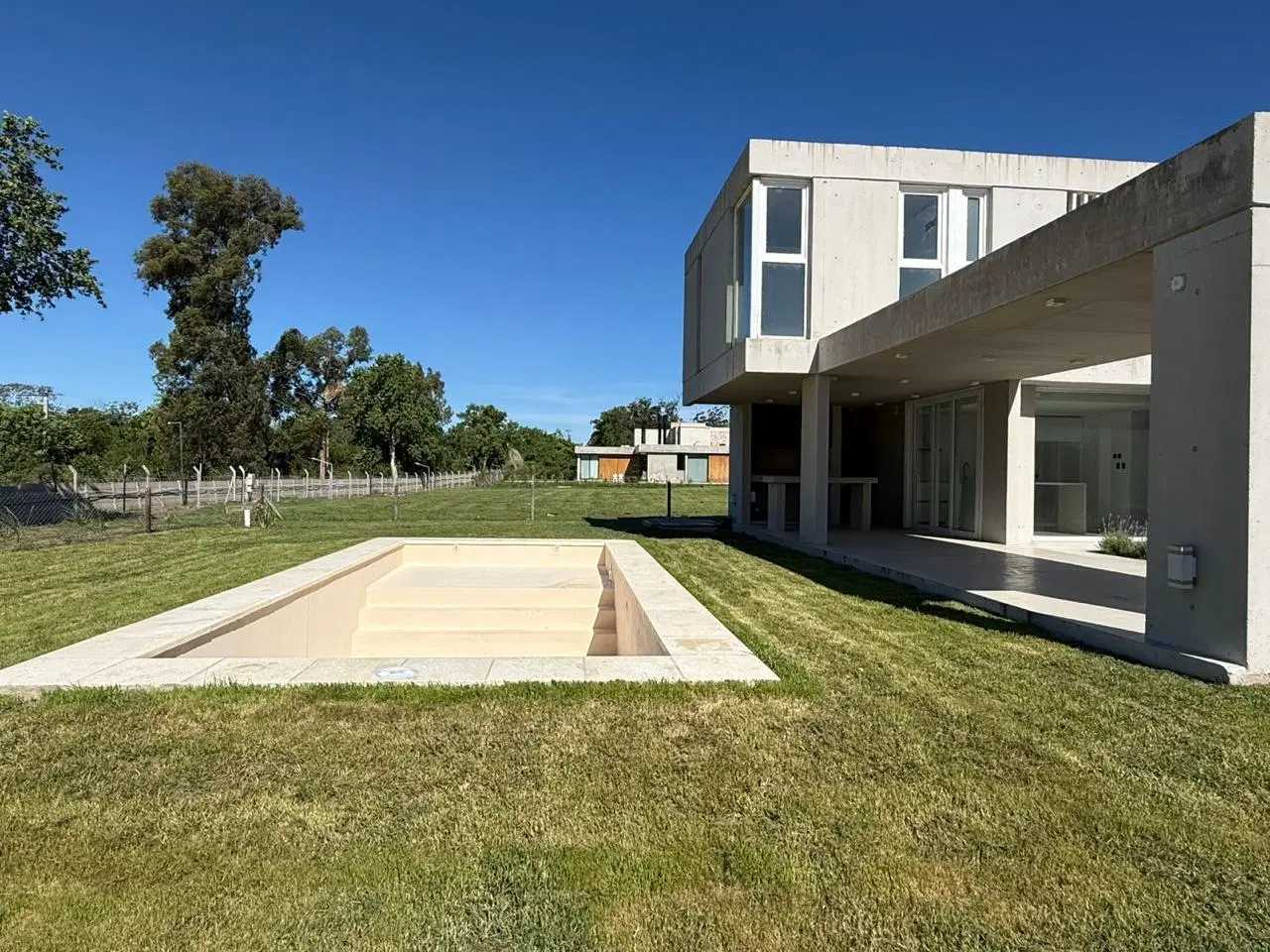 Casa en  venta de 3 dormitorios con pileta en Greenville 2