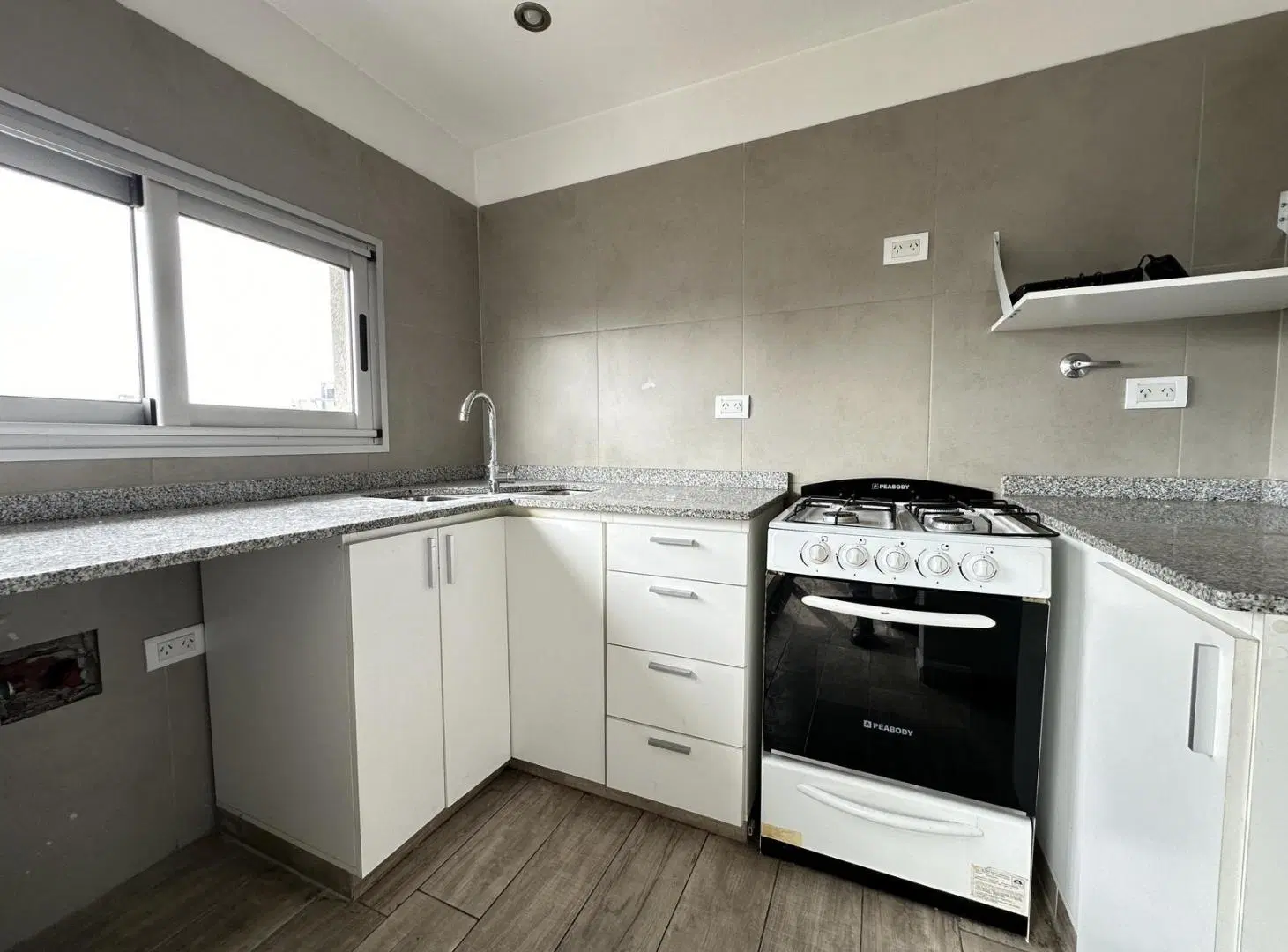 Departamento 3 ambientes con cochera en venta en Quilmes 2
