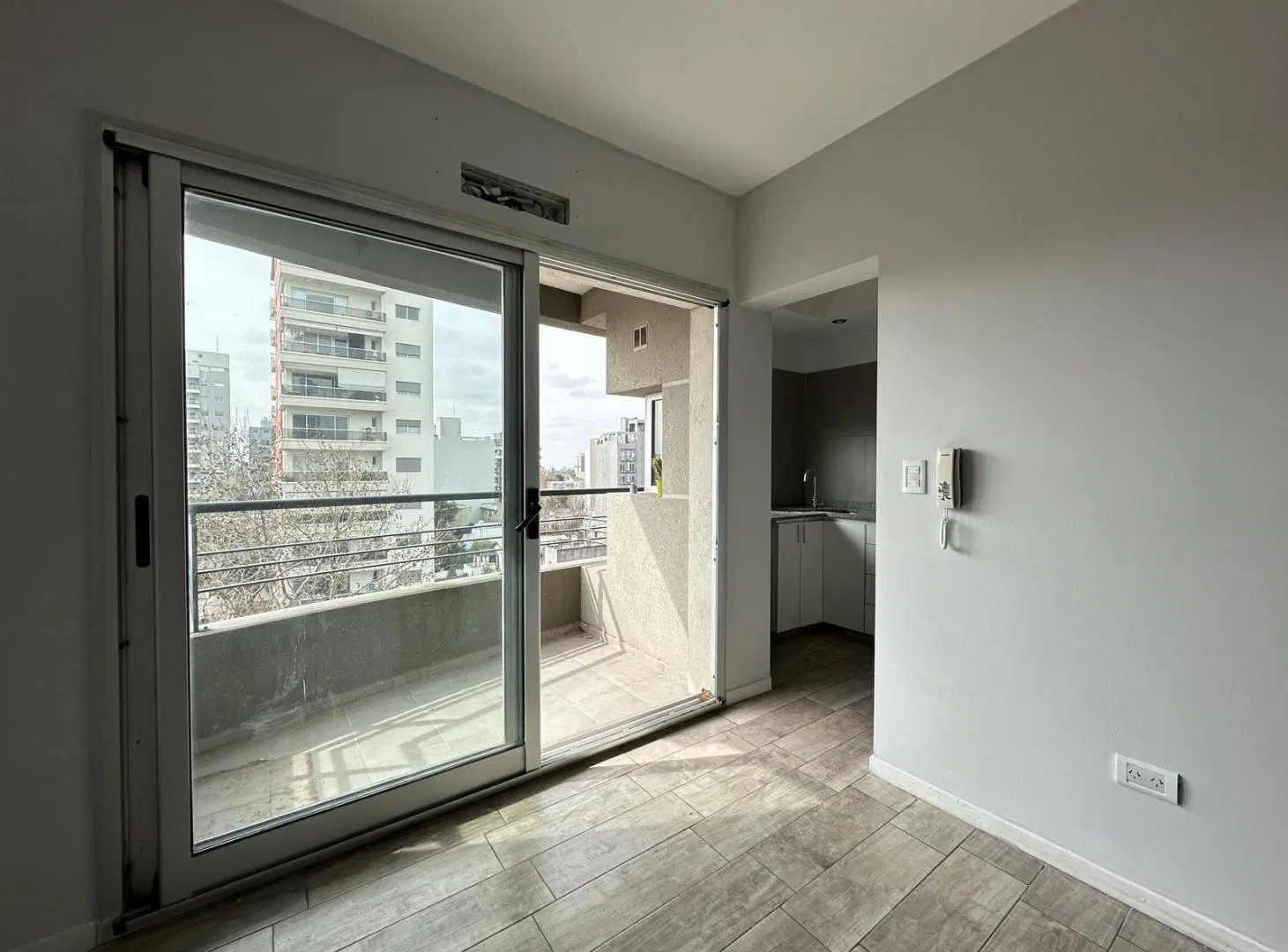 Departamento 3 ambientes con cochera en venta en Quilmes 5