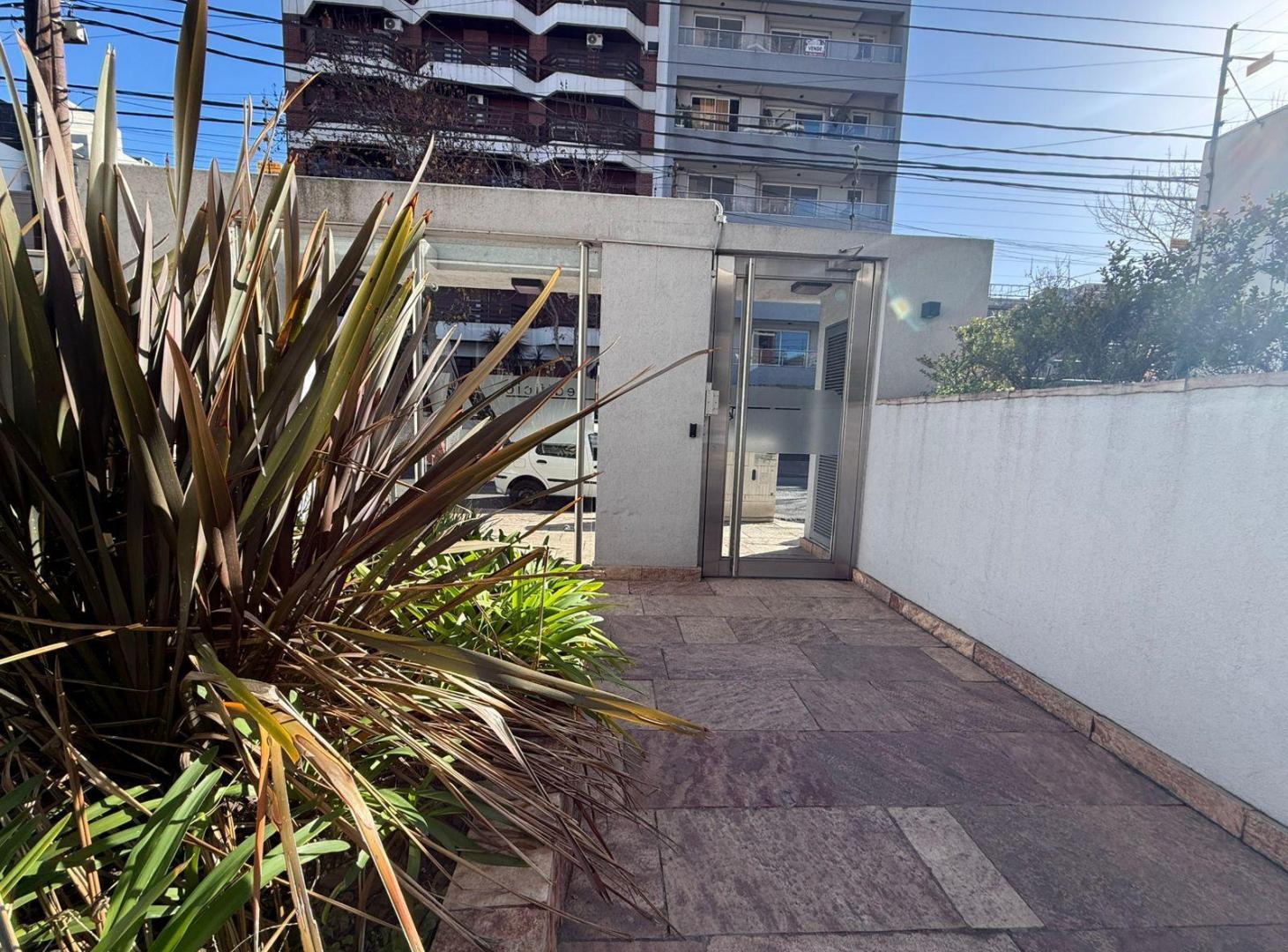Alquiler departamento de 2 ambientes con cochera