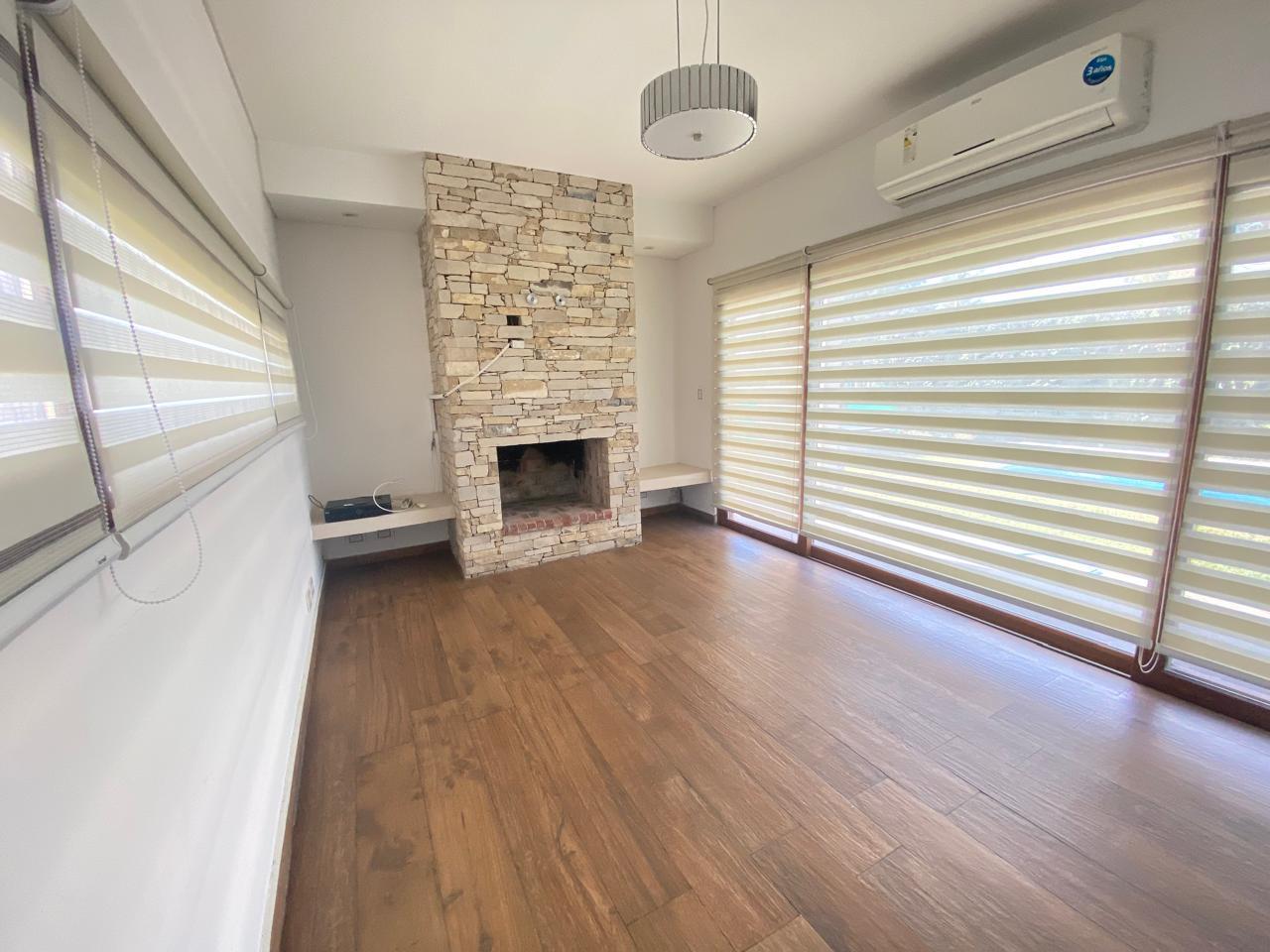Foto de Casa en alquiler de 4 dormitorios y piscina, imagen 2