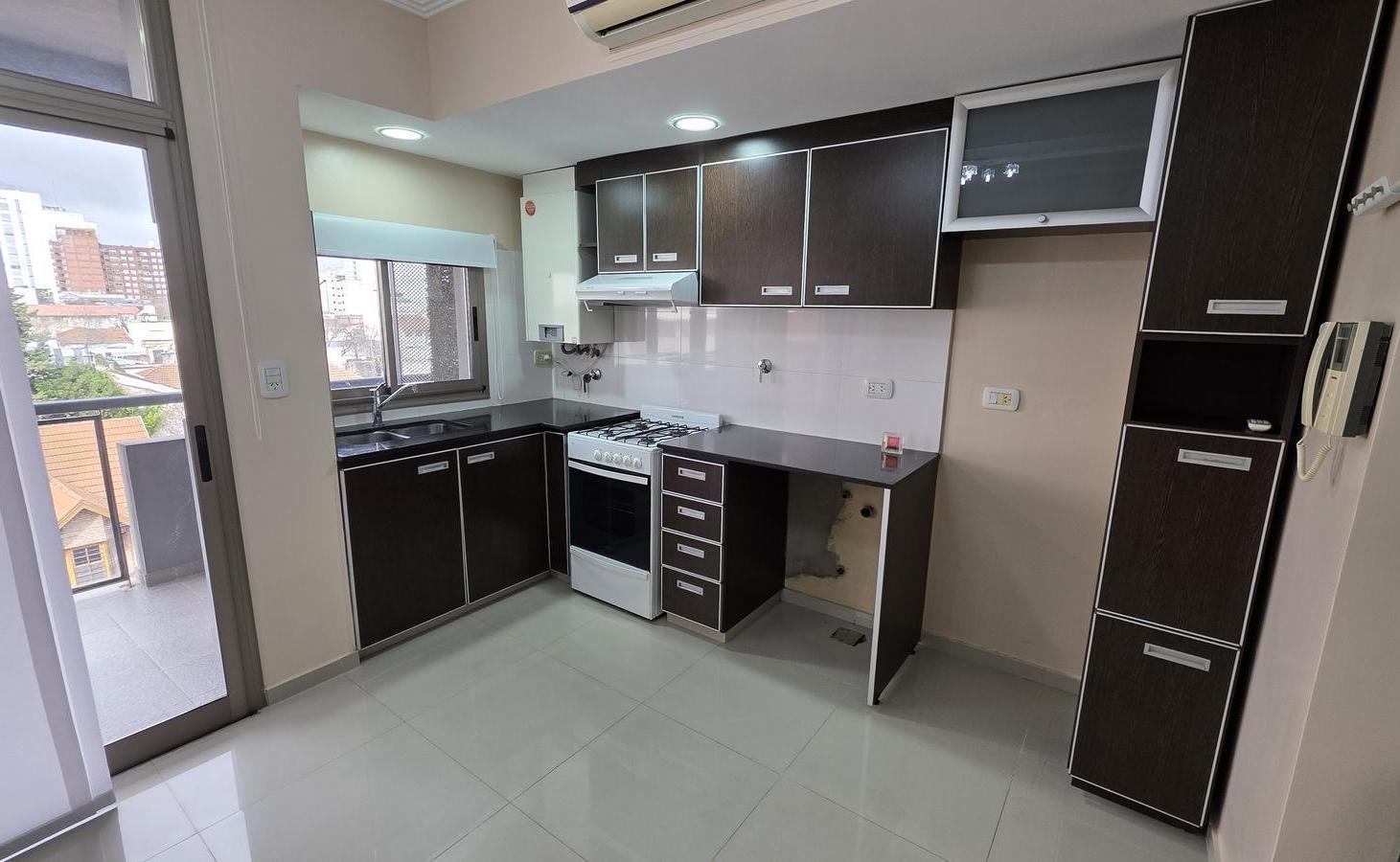 Foto de Alquiler departamento 2 ambientes con cochera Quilmes Centro, imagen 1