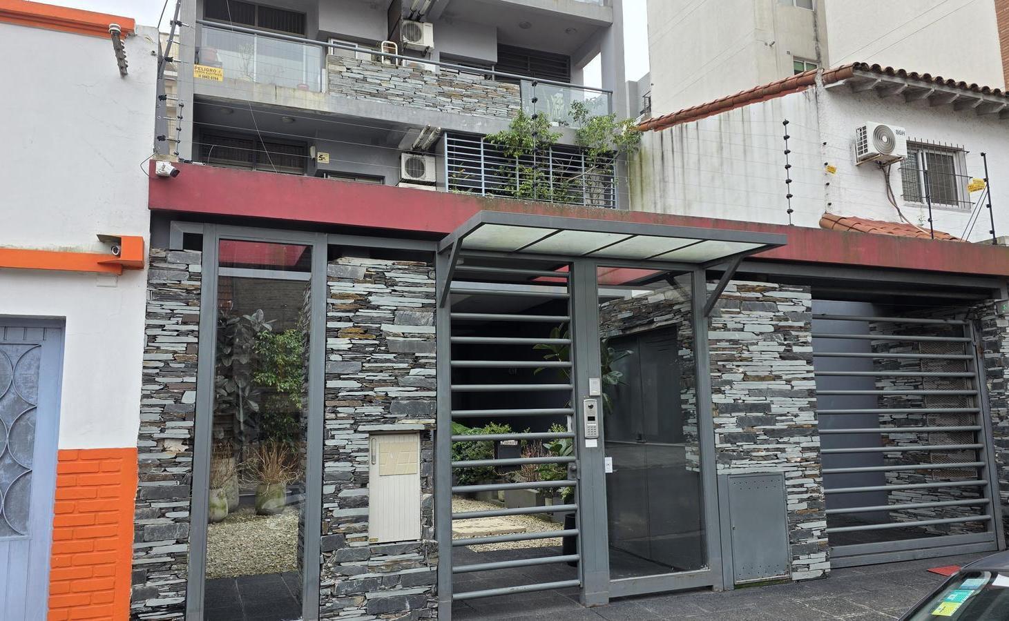 Foto de Alquiler departamento 2 ambientes con cochera Quilmes Centro, imagen 2