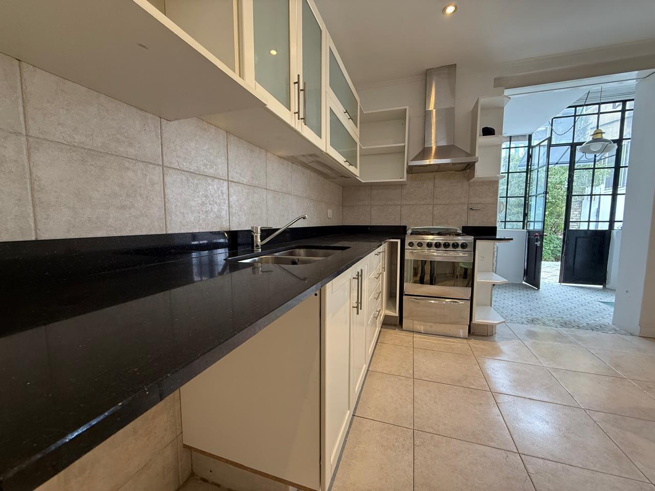 Foto de Casa de 3 dormitorios con patio y parrilla, imagen 3