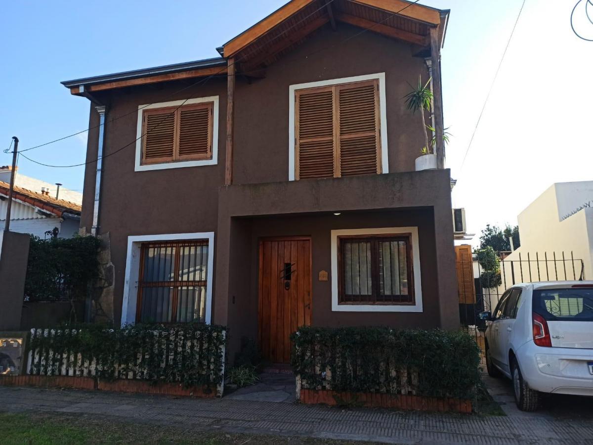 CHALET EN DOS PLANTAS SOBRE AMPLIO LOTE