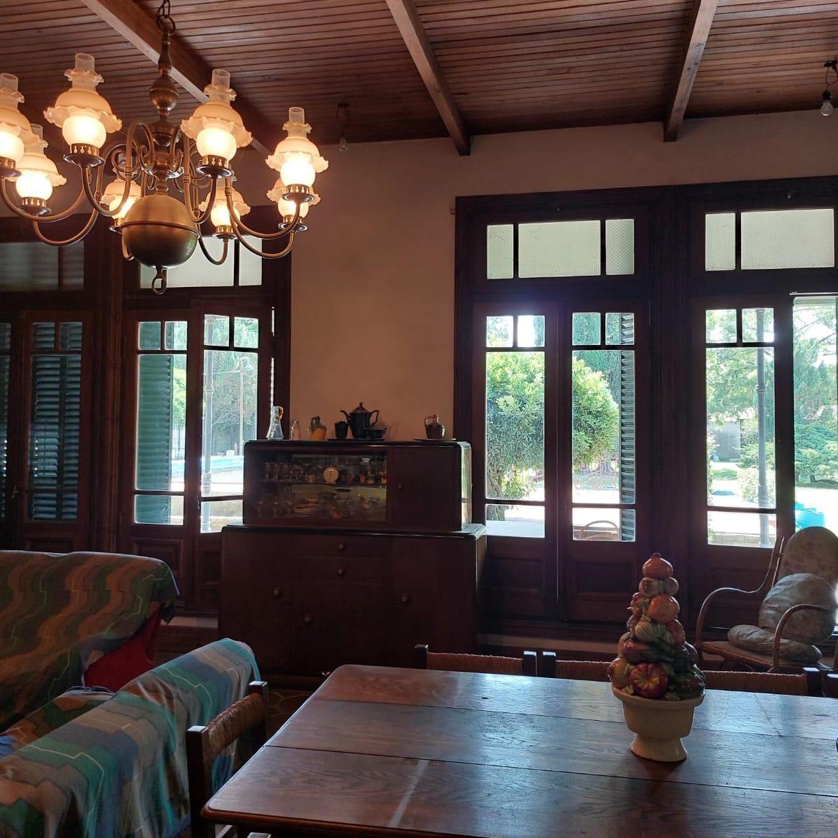 CASA CONSTRUIDA SOBRE TRES LOTES DE TERRENO