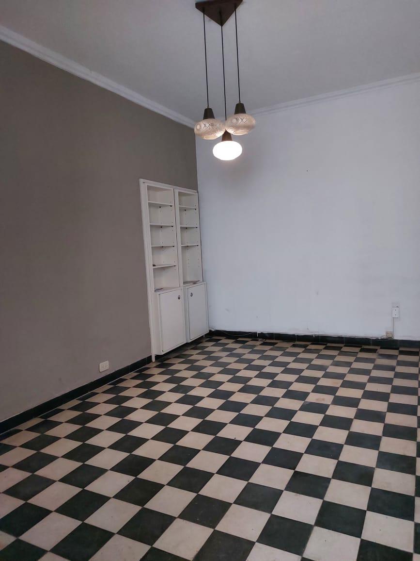 CASA EN EXCELENTE UBICACION