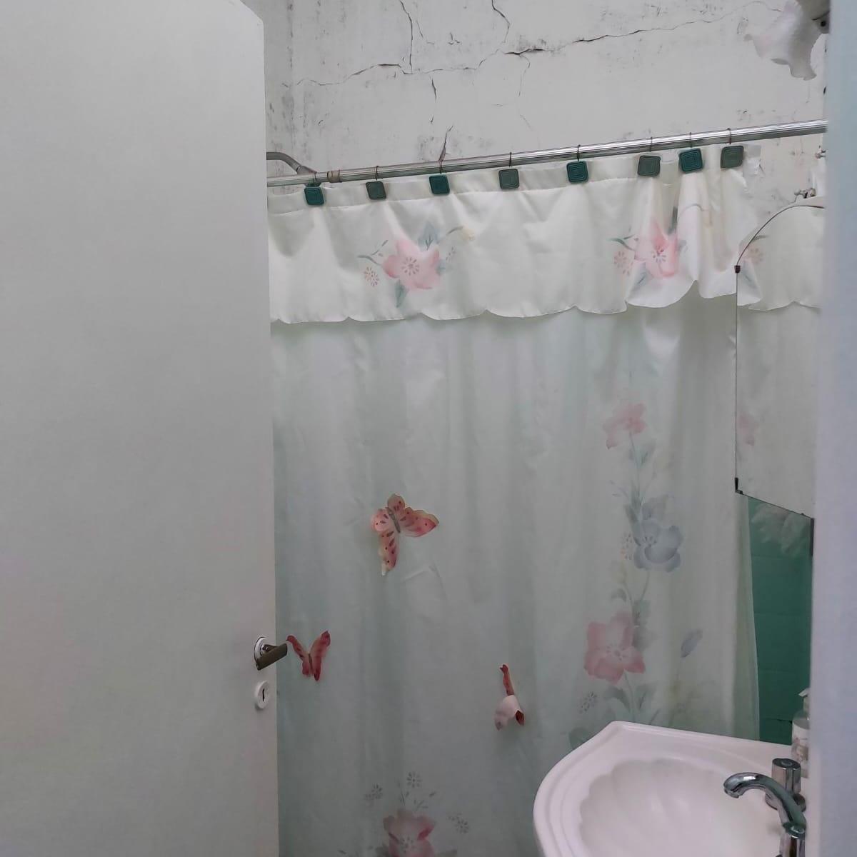 CASA DE TRES DORMITORIOS EN AMPLIO LOTE DE 10 X50 METROS