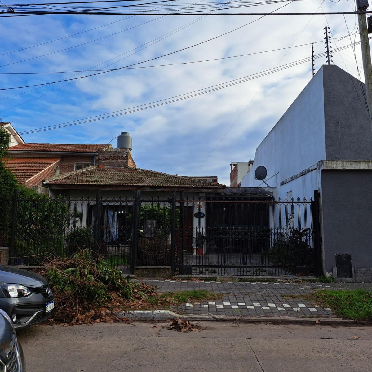 Chalet en Gran Lote + Galpon + Departamento de 4 Ambientes con Terraza y Quincho 4